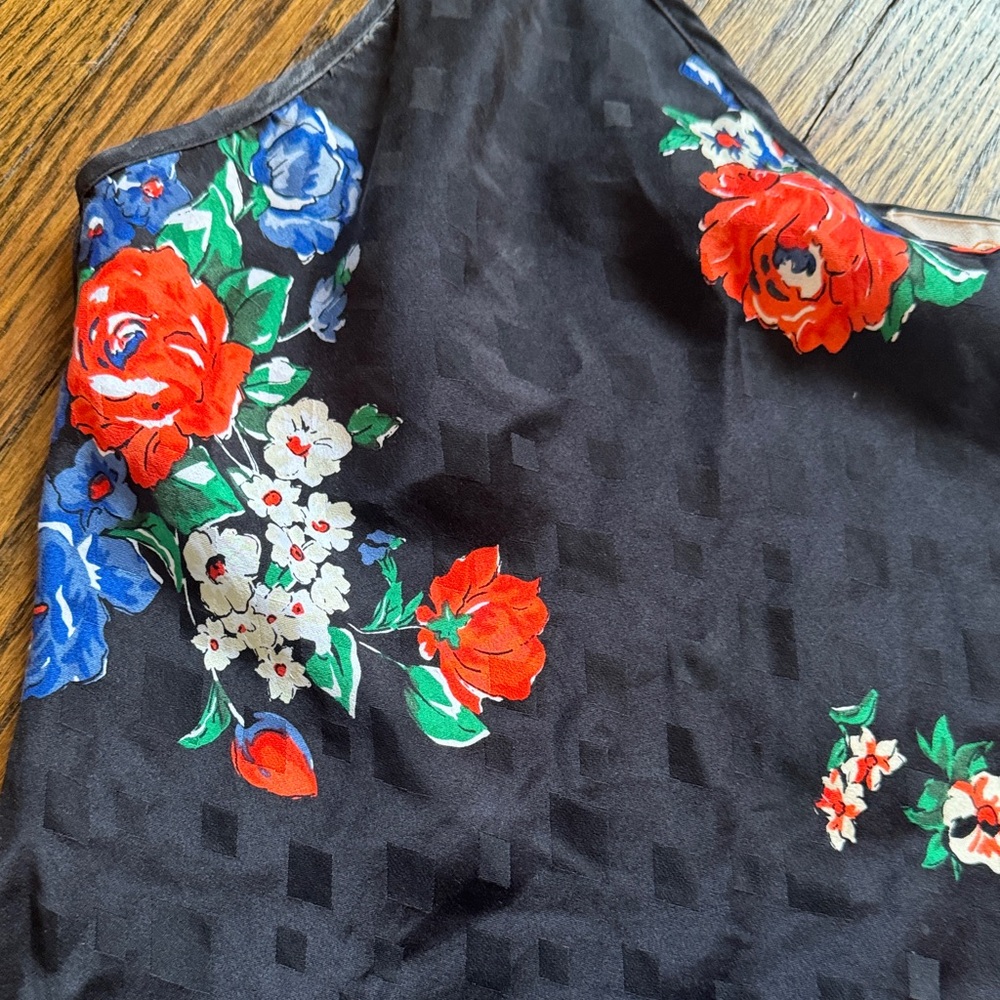 Tory Burch Black 100% Silk Floral V-Neck with Red & Blue Camisole 🌹 - Picture 4 of 8
